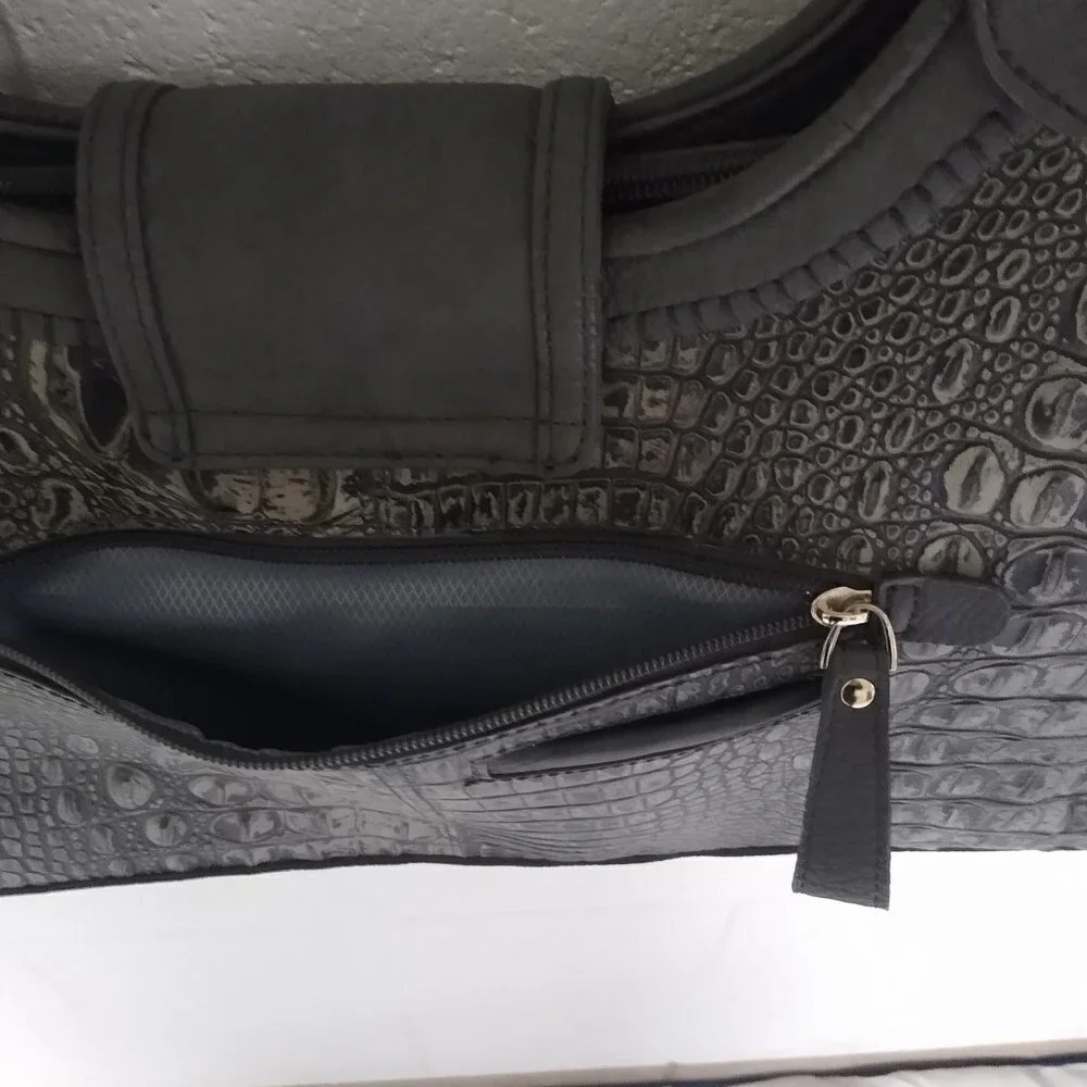 Gray purse with organization. Croc & gold accents.